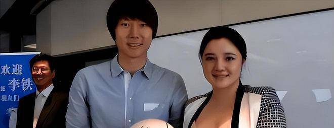 曝妻子龙菲花200万捞李铁,请律师进行无罪辩护_足球_球迷_消息