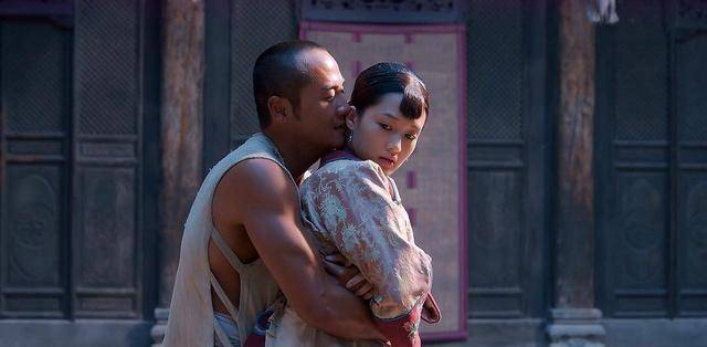 貌美的田小娥刚脱完衣服准备睡觉_陈忠实_鹿三_白嘉轩