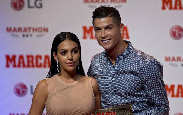 c罗为什么选择了乔治娜?可能是"自卑感"在作祟_女朋友_特点_普通人