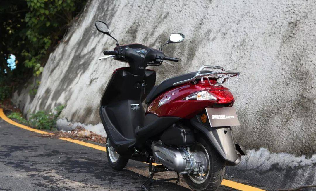 本田7300元小踏板,带国四引擎 pgm-fi电喷,皮实耐用_搜狐汽车_搜狐网