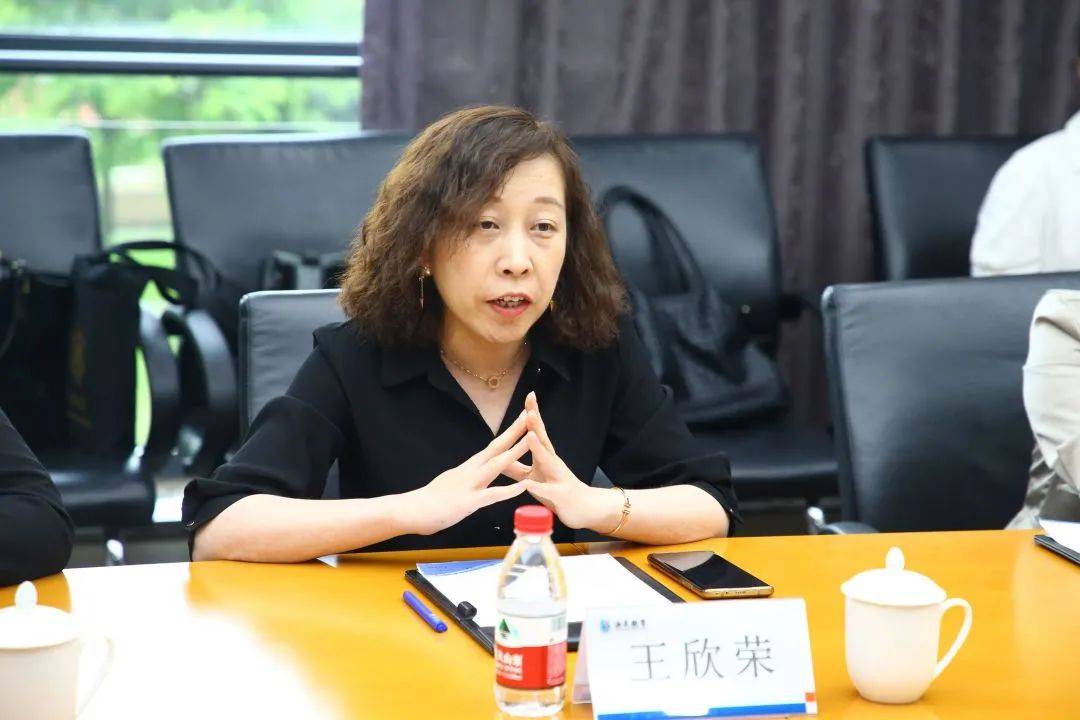 王欣荣表示上海交通大学终身教育学院传承交大百年薪火,学院坚持"立德