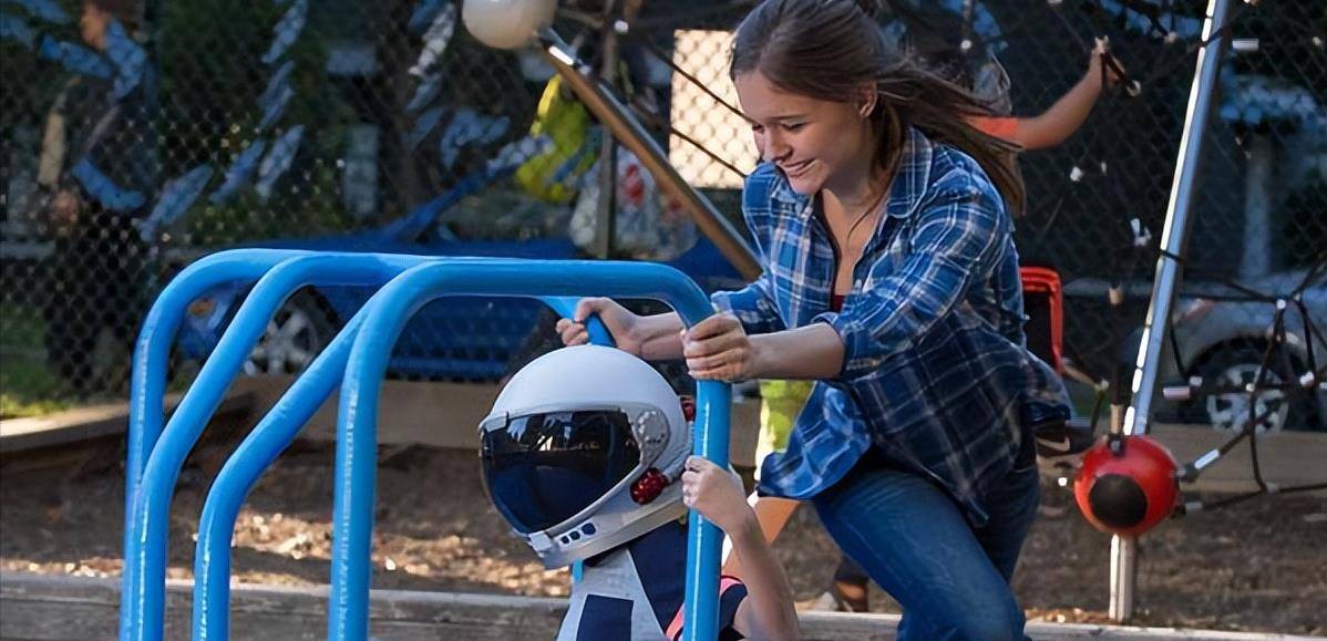 《奇迹男孩》是如何通过回忆和闪回的手法来增加电影层次感的_奥吉