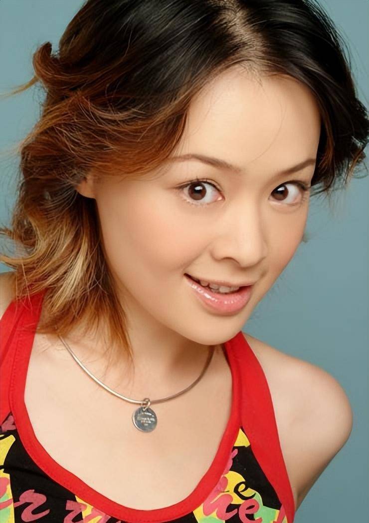 显年轻有多占便宜,这些明星明明是同龄人,看着却像差了一辈_萨日娜