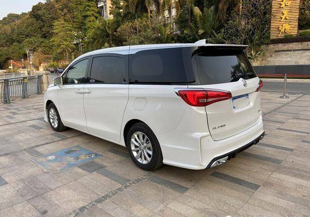 雅典娜版"gl8"正式上市,獠牙式前脸比埃尔法还夸张,内饰更豪华!