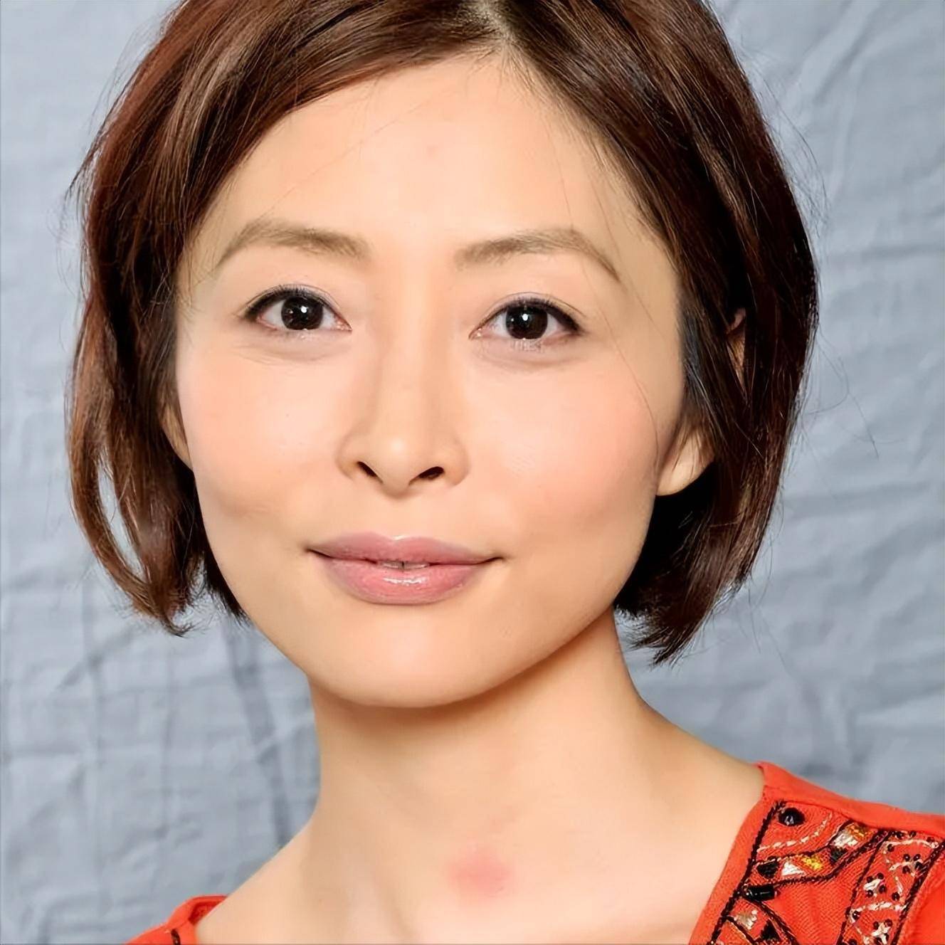"香港顶级女子"汤盈盈,从"琵琶精"与"杨戬",从戏里到戏外_钱嘉乐_角色