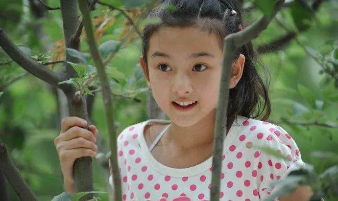 8位"等比例"长大的童星,长的只有身高,长相如同复制粘贴_吴磊_胡先煦