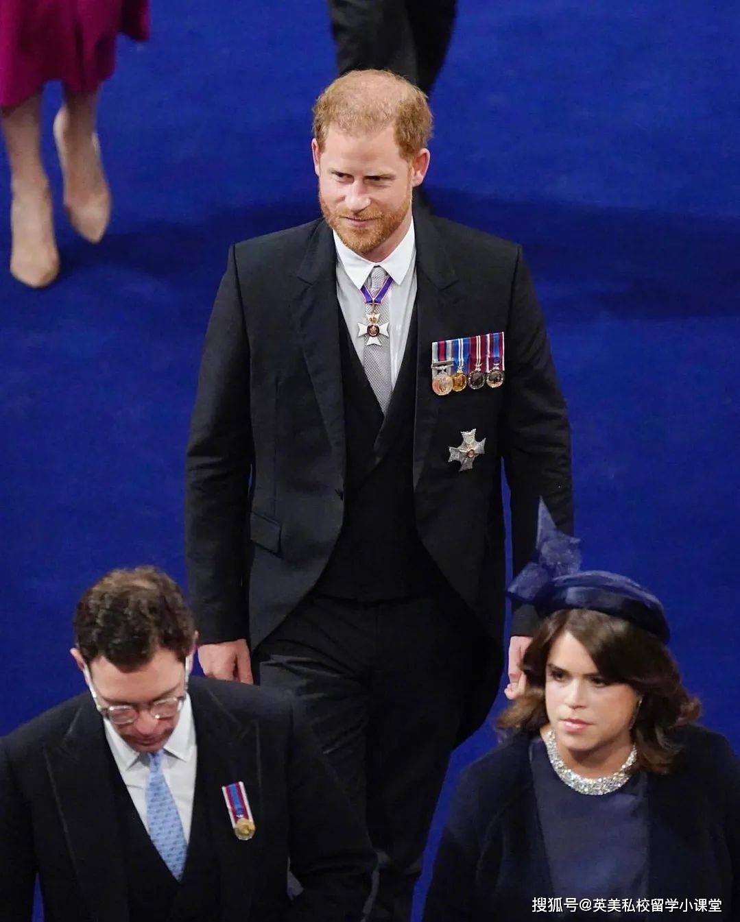 英国查尔斯国王的加冕典礼上的哈里王子_老父亲_小时_哥哥
