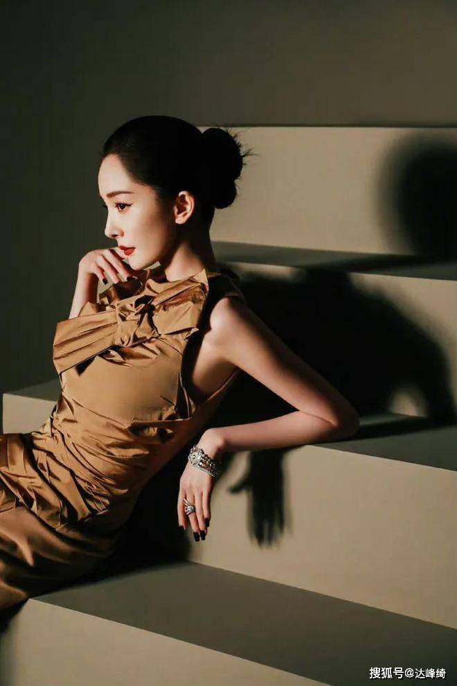女明星杨幂10大惊艳写真照片,你最喜欢哪一张呢?_中国_荣誉_个人