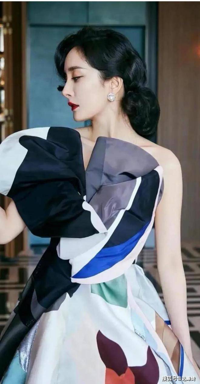 女明星杨幂10大惊艳写真照片,你最喜欢哪一张呢?