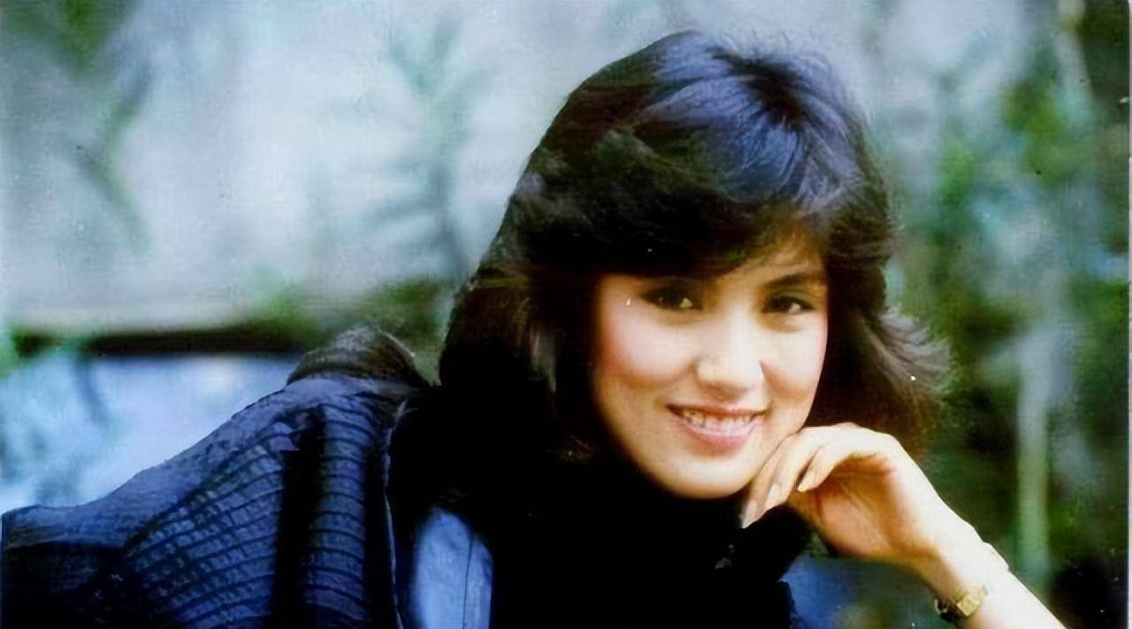 她是最美华筝,多情公主,为父出道,息影嫁香港高官,爱买六合彩_黄造