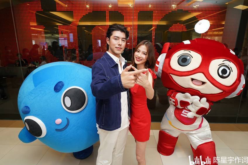 泰剧明星ninenaphat和吕爱惠baifern甜蜜采访好似订婚发布会_关系