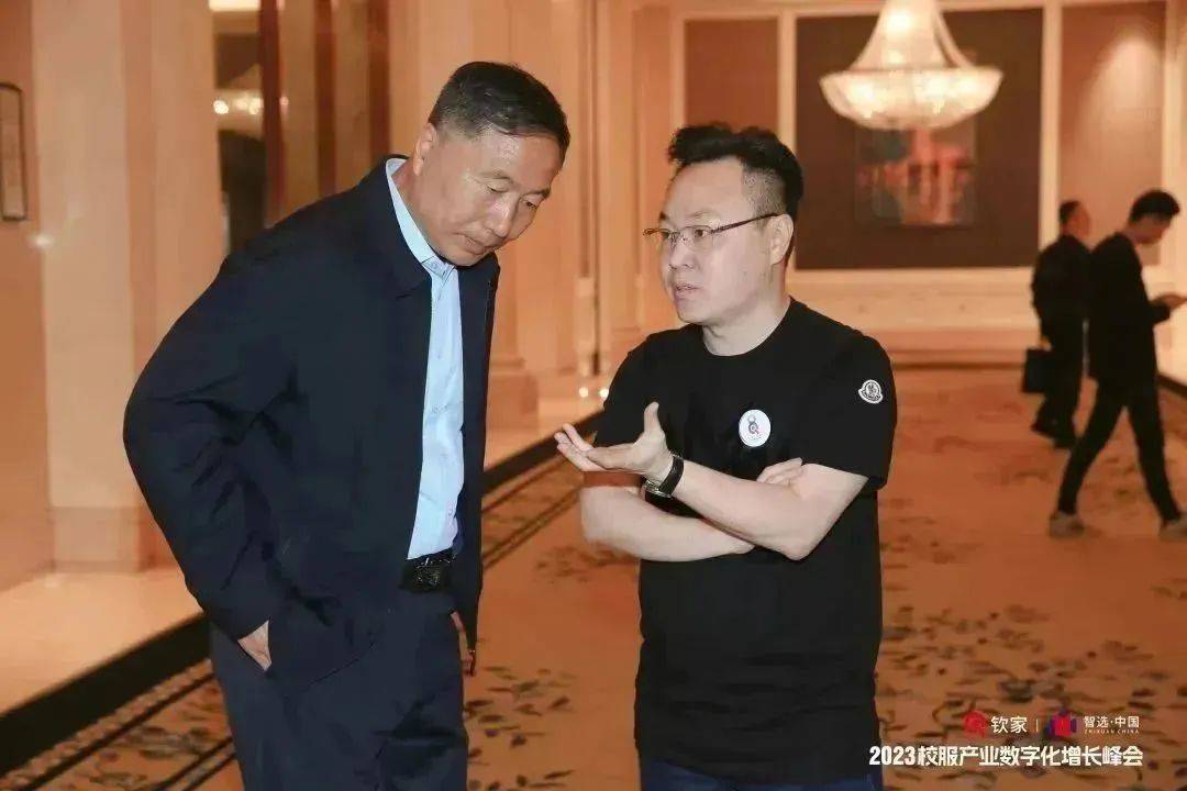 福建教育装备行业协会校服分会吴清湖会长,石狮童装协会郭锡加秘书长