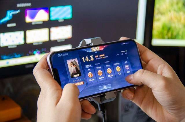 红魔散热器4Pro背夹版:27W强劲散热,夏日手机不再烫手!