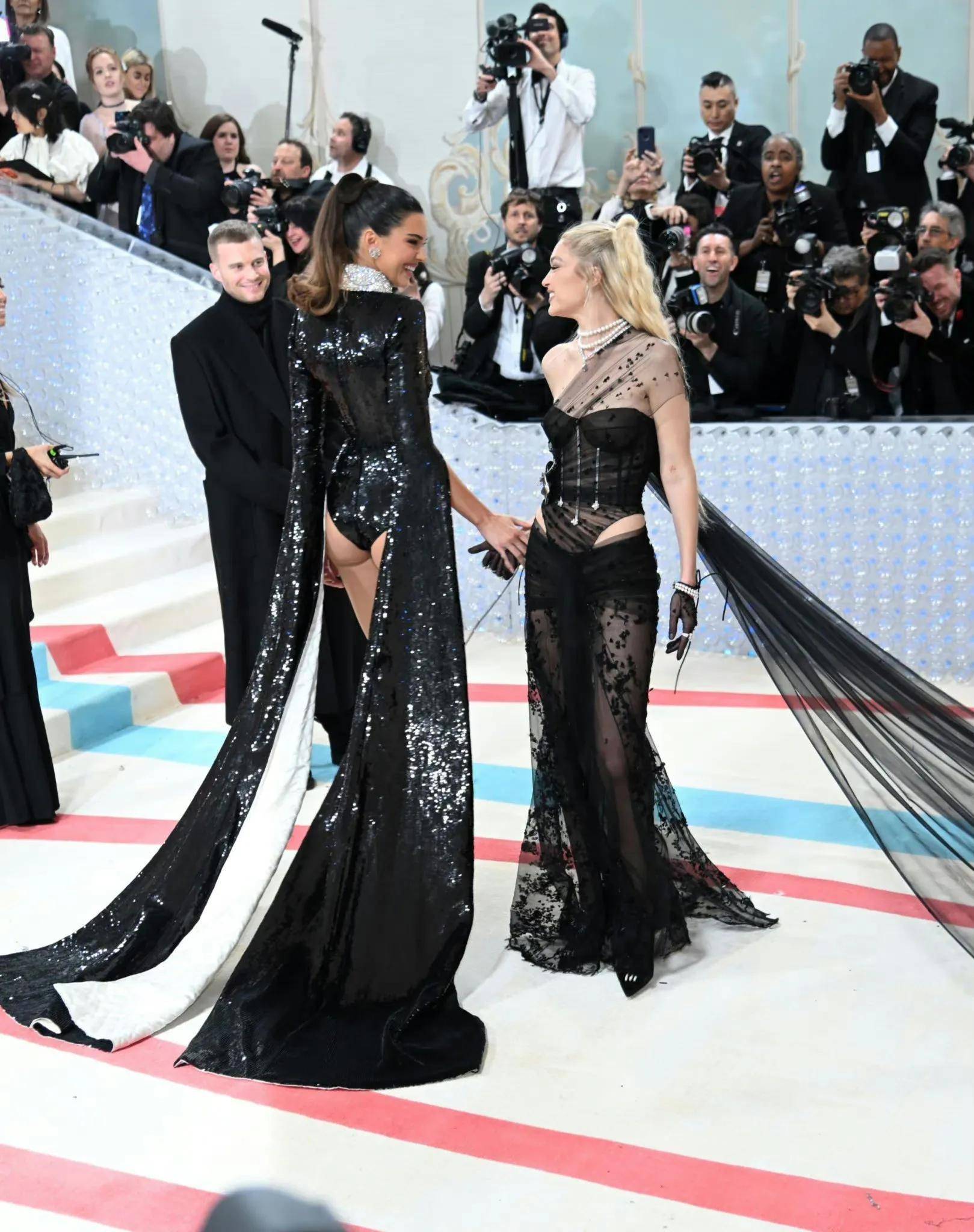 2023 met gala海瑟薇裙子太美 妮可复刻经典策划 王嘉尔获最佳着装