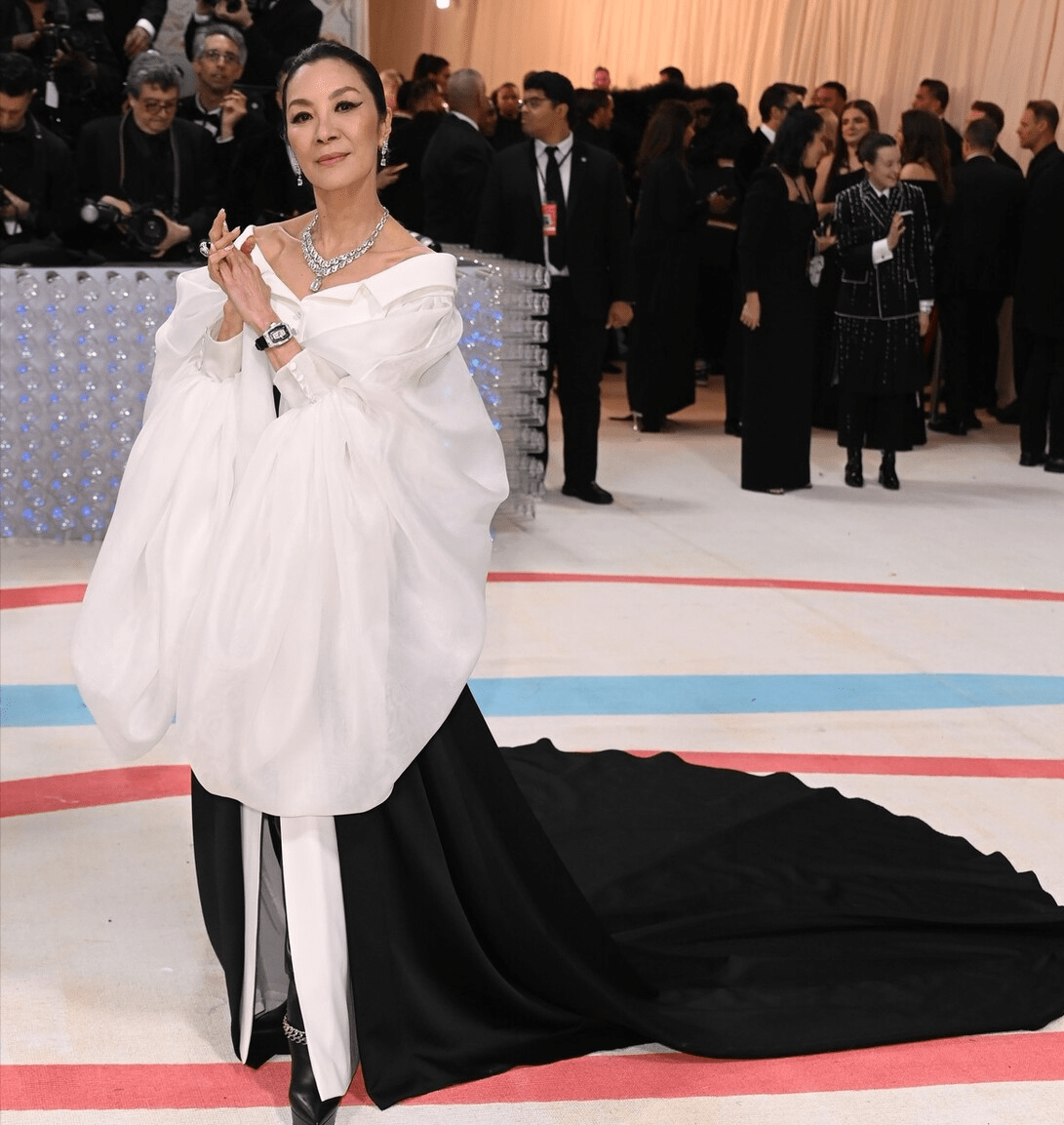 时尚盛宴metgala,众明星以黑白致敬老佛爷,刘雯这套真的美翻了_art