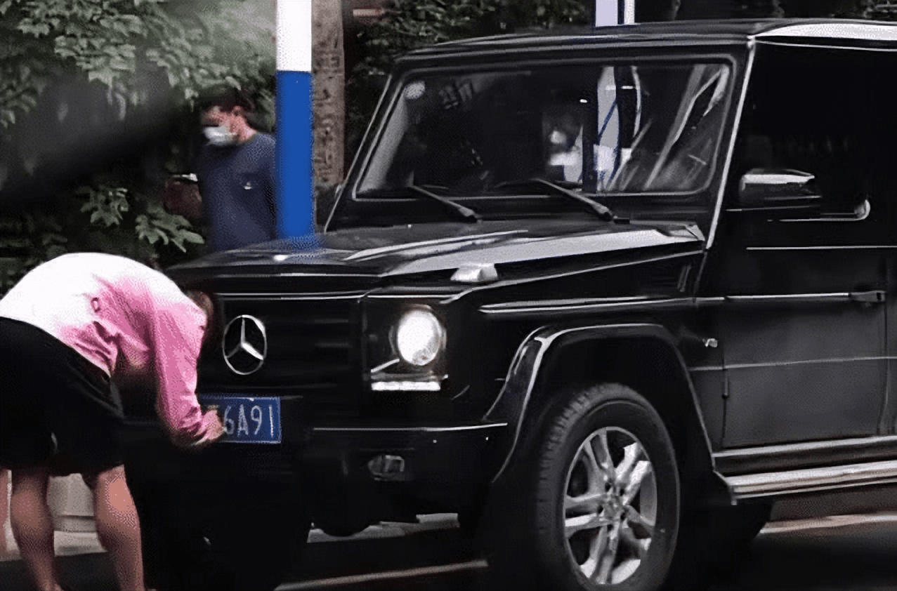 国足球员的"豪车"座驾:人均一辆保时捷,比赛成绩却差强人意_郑智_年薪