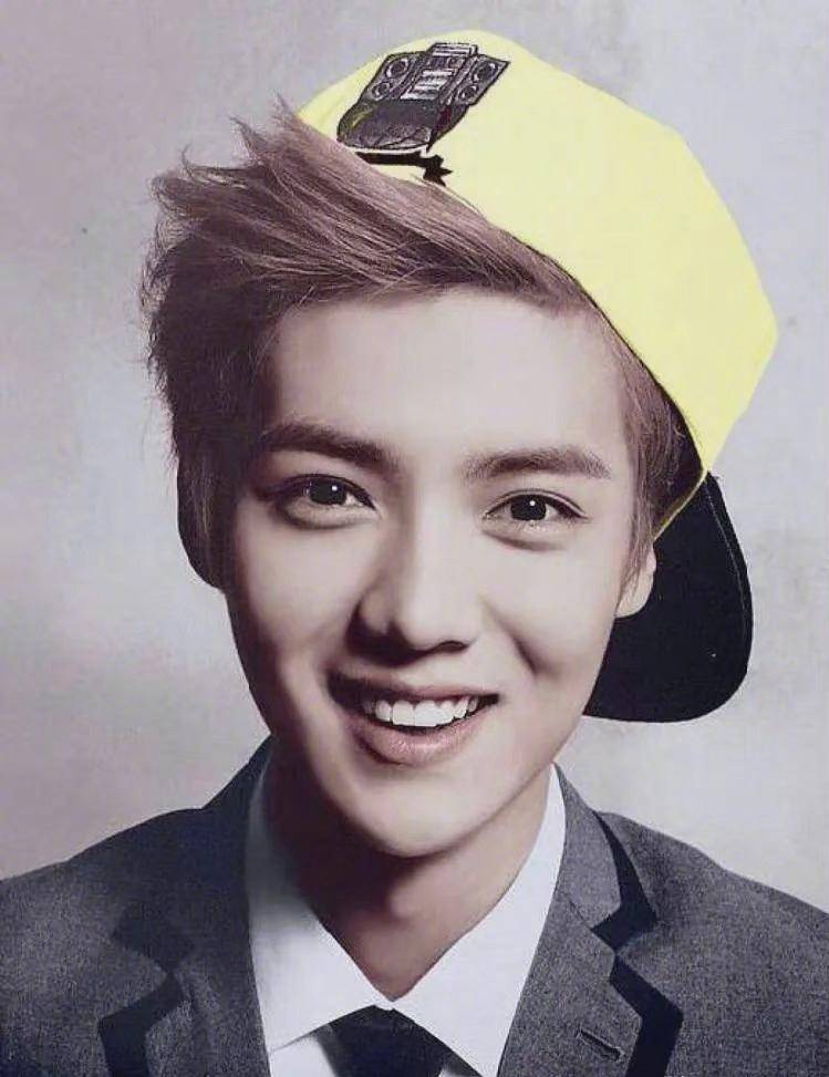 同样是出道十周年，张艺兴发长文感慨，鹿晗发视频追忆_搜狐网