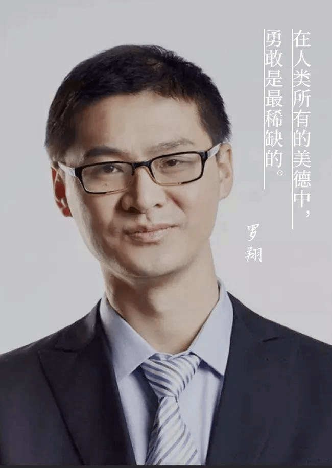 罗翔老师评价高铁女子被掴事件,从法律和人性入手,你认可吗?