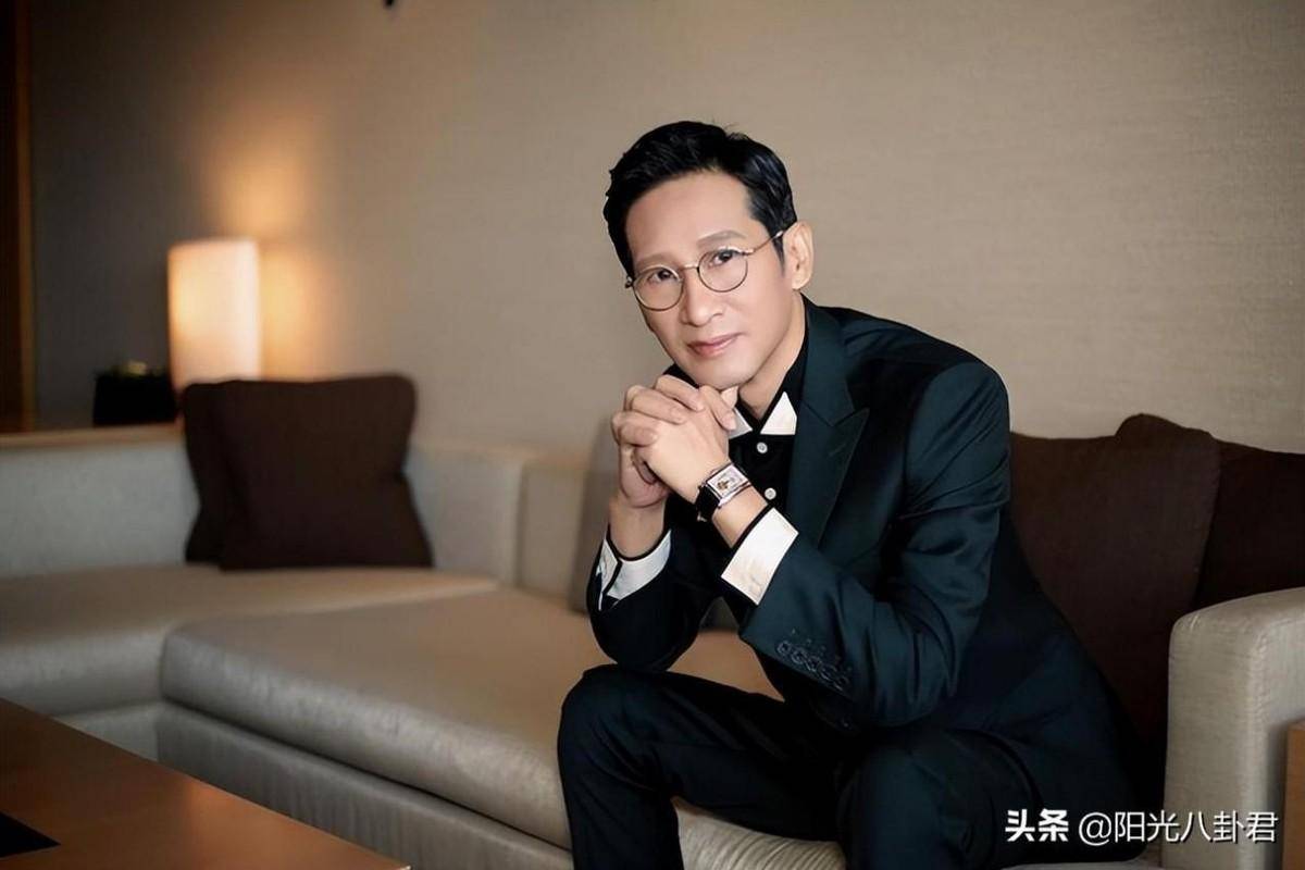 49岁钟汉良疑整容失败,模样大变认不出,又黑又瘦老了不止十岁_网友