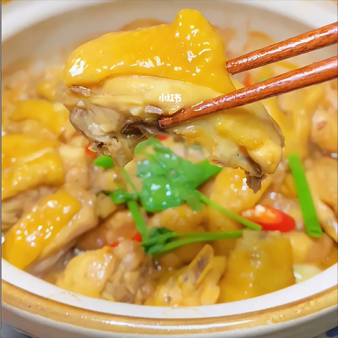 客家盐焗鸡,咸香味美真好吃~_图片_中火_锅边