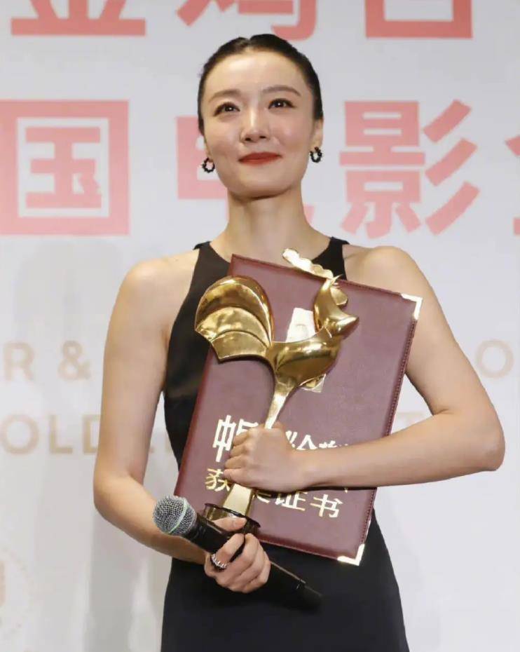 齐溪:和张一山亲热,怒怼章子怡,35岁分手,与王传君秘密生女_电影_宋宁