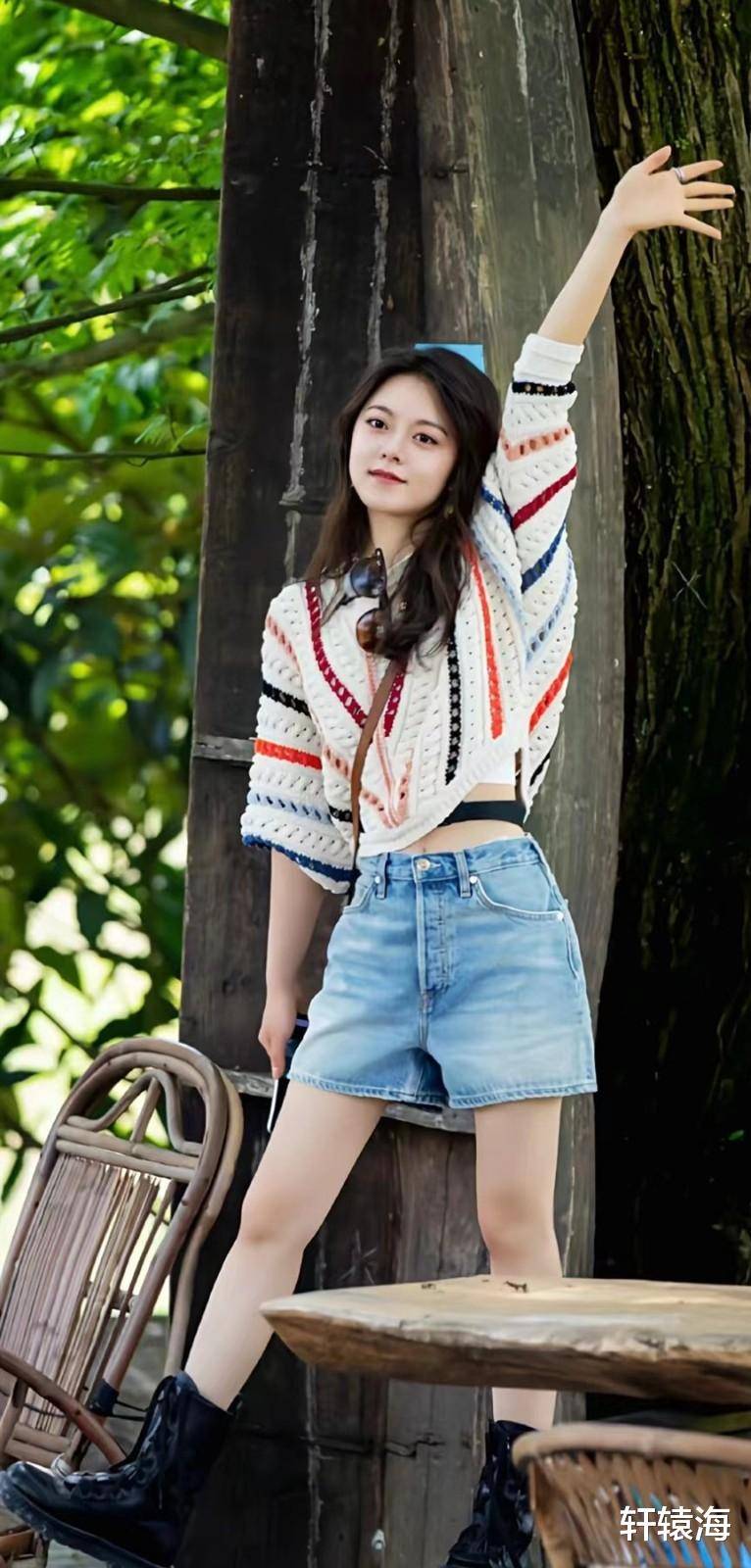 看了赵今麦的穿搭才明白:短裤才是女生夏季显瘦显高的时尚单品!