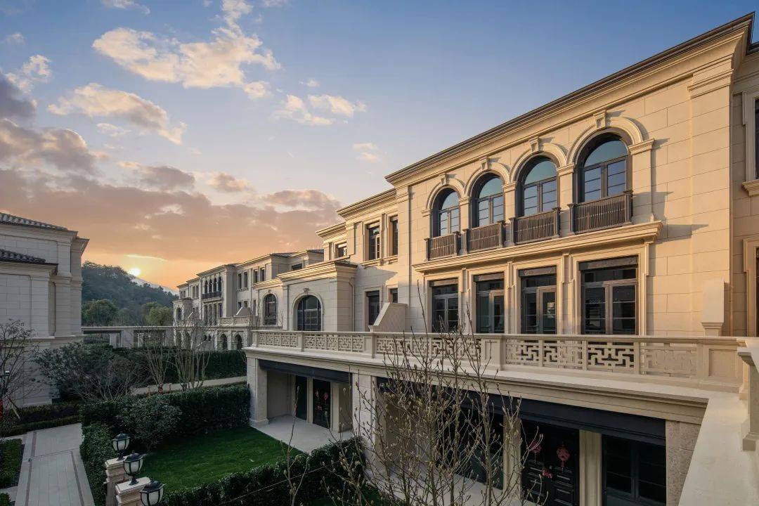 点击查看【龙坞茶镇之廿四节气】精选内容杭州龙坞茗筑售楼处热线