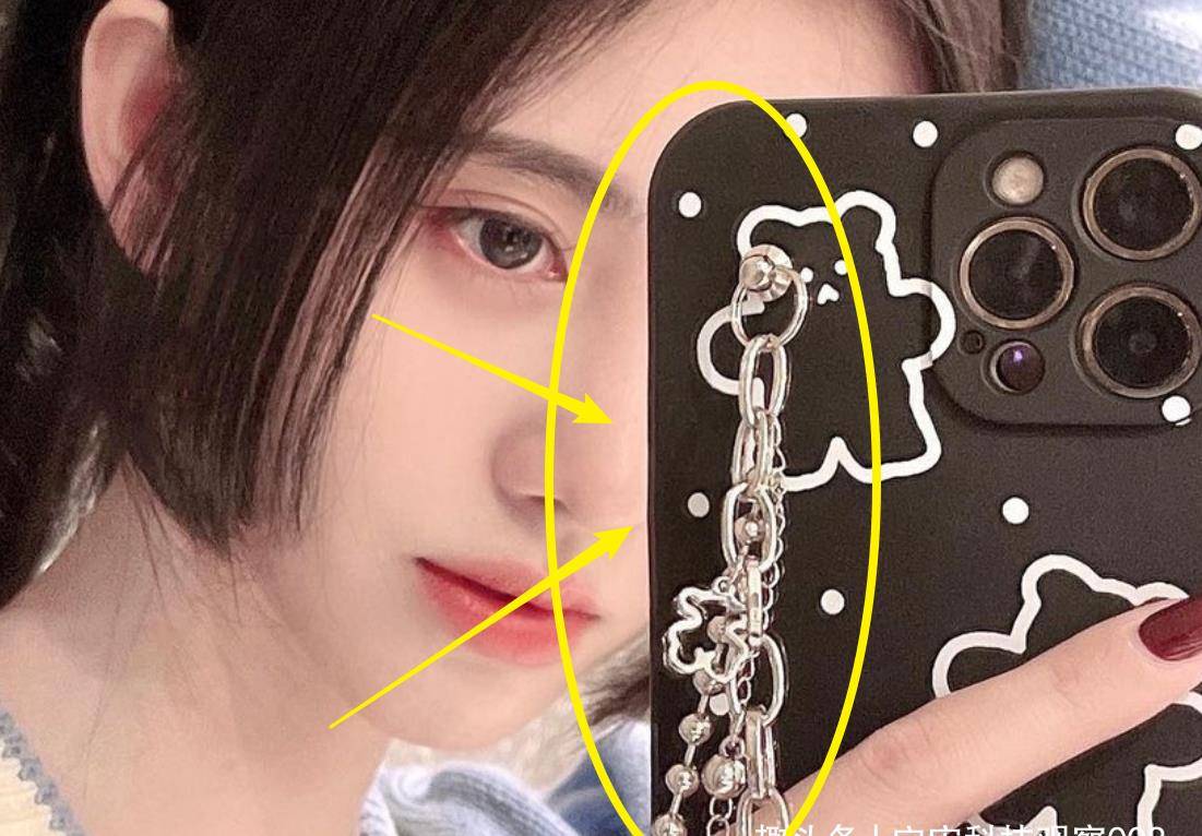 鞠婧祎被发现修图过度,换刘海好像变了个人,手机壳细节露馅了_照片