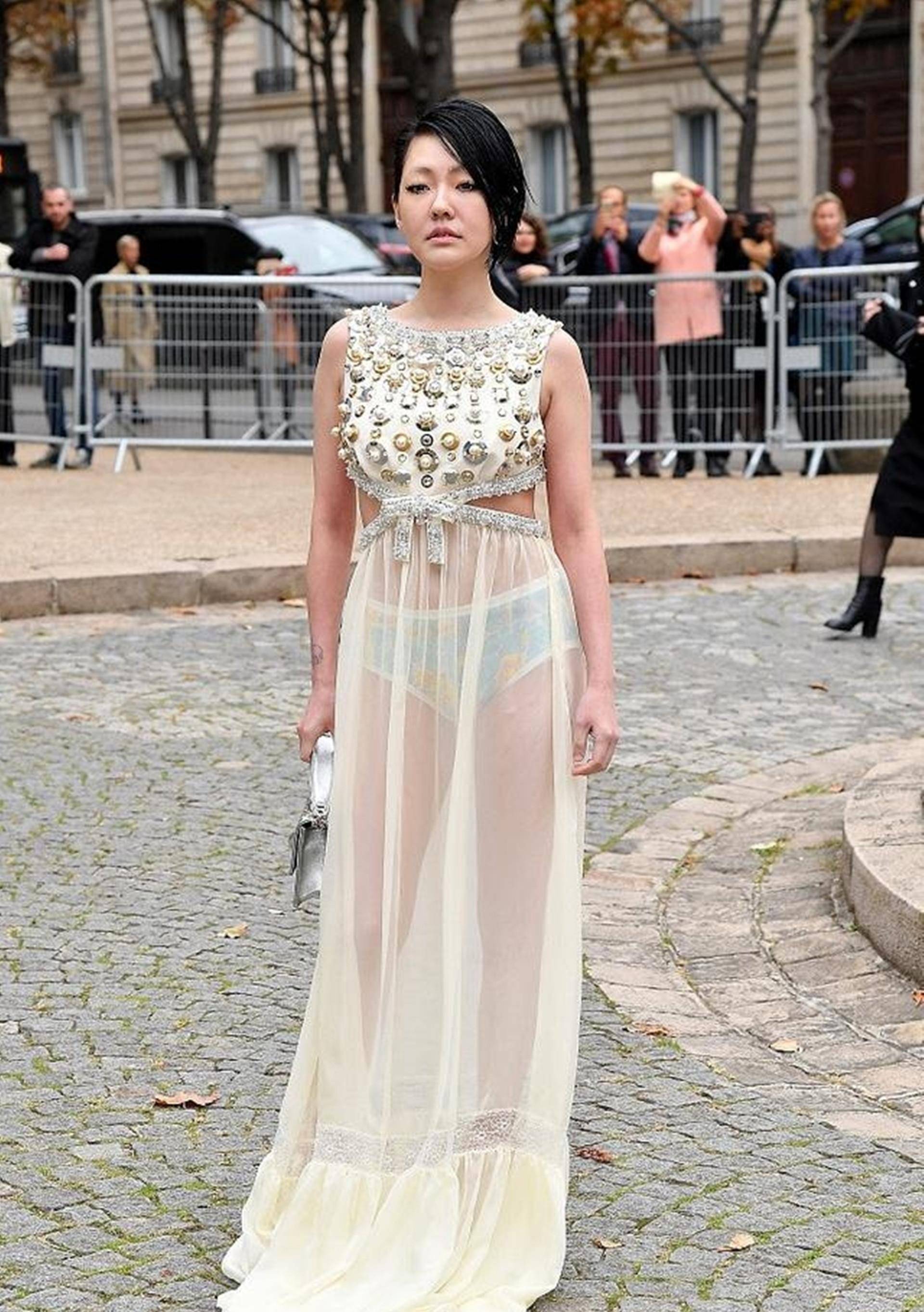 说真是我们看不懂的审美但小s只在时尚大片中穿得如此壮观在私生活中