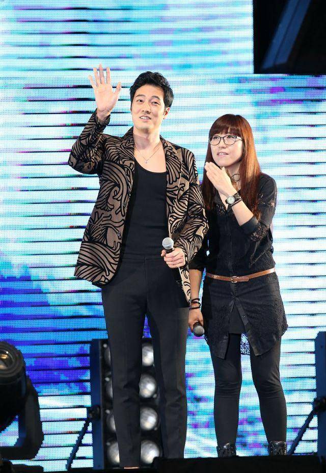 43岁苏志燮与小17岁赵恩静结为夫妻,男方正式出道时,女方刚1岁_故事