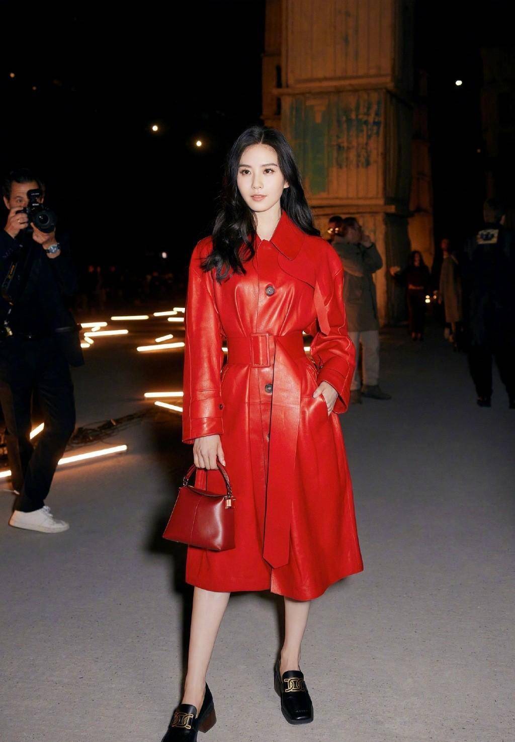 作为与杨幂,刘亦菲,赵丽颖齐名的85花,时尚资源竟然比其他三人差这么