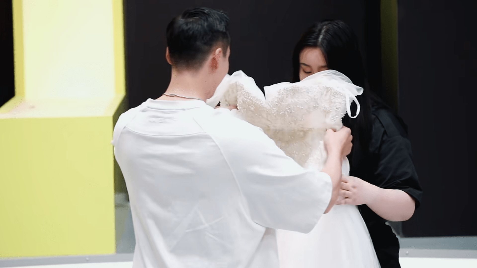 陈伟霆:送锤娜丽莎一件婚纱,挽救了,所有大码女孩的自信_锤锤_身材