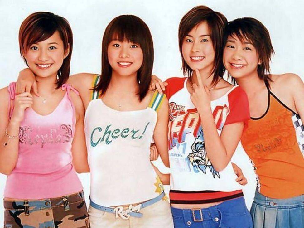 可惜多人组合始终开支大,第二年成员9变4,只剩邓丽欣,傅颖,杨爱瑾和