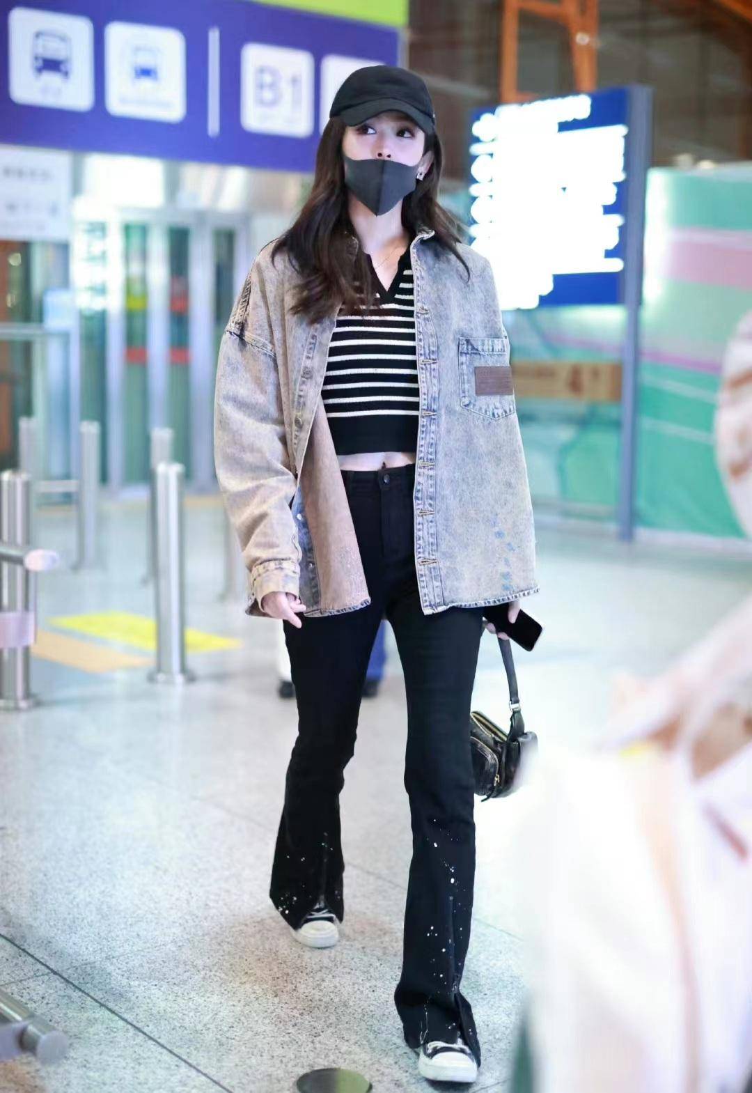 古力娜扎穿oversize牛仔外套配修身时尚长裤,又是帅气的一天_版型