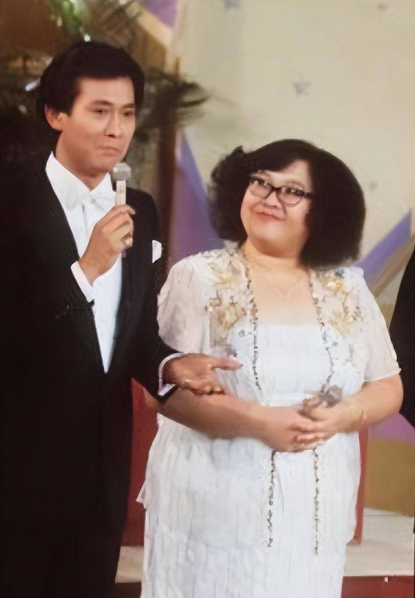 同样是郑少秋基因,沈殿霞女儿和官晶华女儿一对比,差距就出来了_孩子