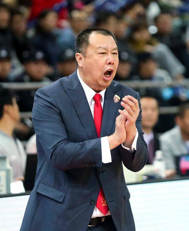 球员,外线有张帆和廖三宁,北控实力并不差,下个赛季在吴庆龙带领下