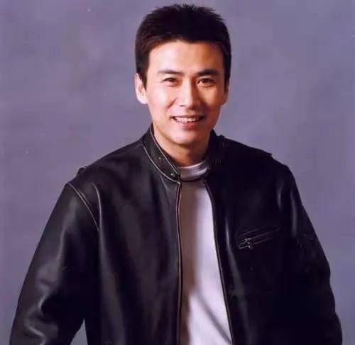 演员柳云龙:开过公司,经过商,娶大学同学,相爱20年零绯闻