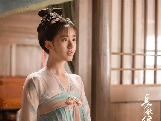 赵露思李兰迪撞型了?同为95花,资源差得有点大_出圈_搭档_成本