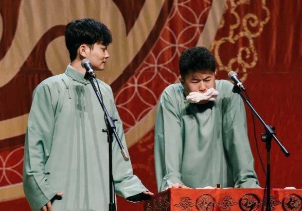 被孟鹤堂护着,不擅长人情世故的周九良,采访还祝粉丝好好活着_良也很