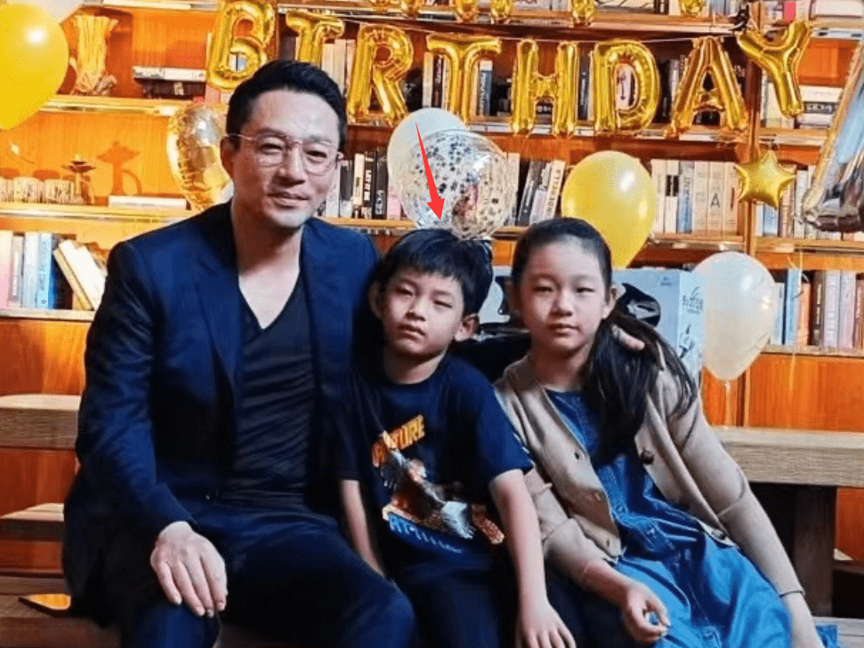 汪小菲返台为儿子庆生,大方公开儿女正脸,玥儿和弟弟一脸不开心_好孩子_小玥_汪希