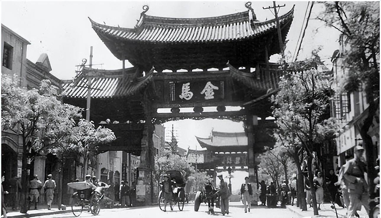 1966年昆明金马碧鸡坊被拆除,后来肠子悔青了,九十年代末终于重建