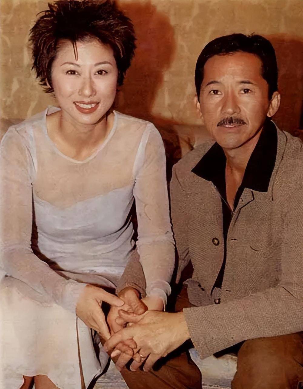 分手40年之后,叶倩文再遇良人家庭幸福,费翔告别歌坛一生未娶