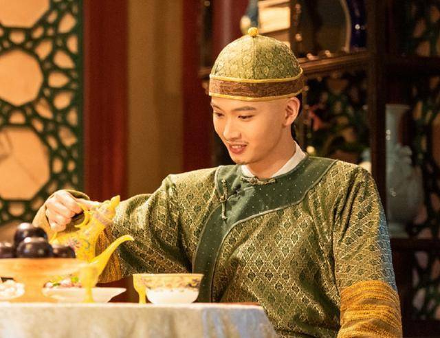 在第二阶段,陈宥维选择《甄嬛传》,看到他演的果郡王,李成儒老师说:"