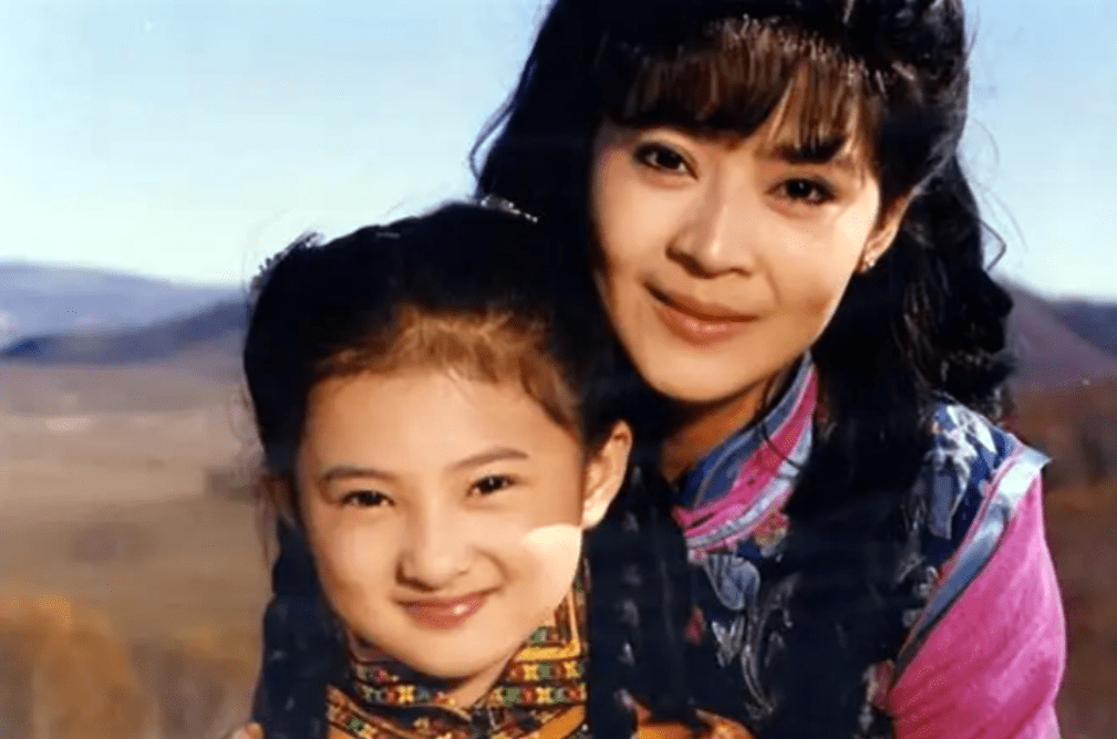 "小婉君"金铭今年43,8岁成名红炸天,现在被父母催婚烦恼不堪_女儿