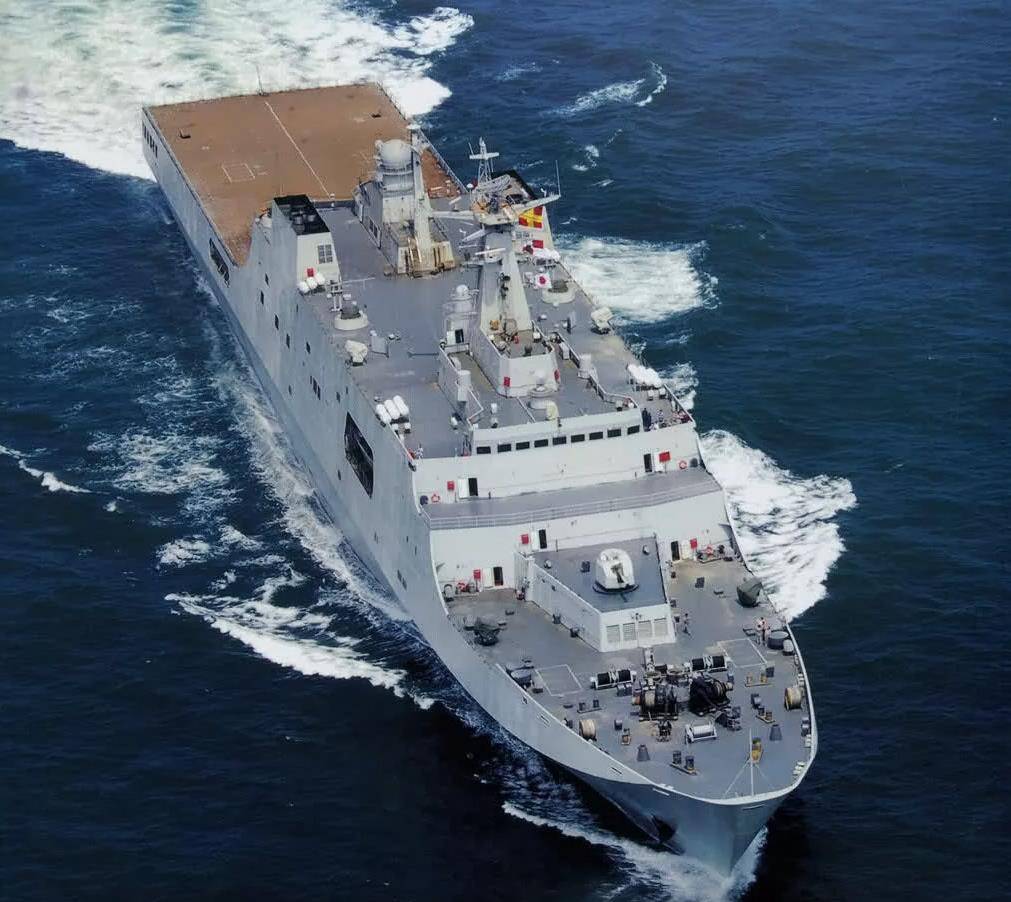 "象岛"号登陆舰现身,泰国欢欣鼓舞,但另有隐情_泰国海军_我国_战舰