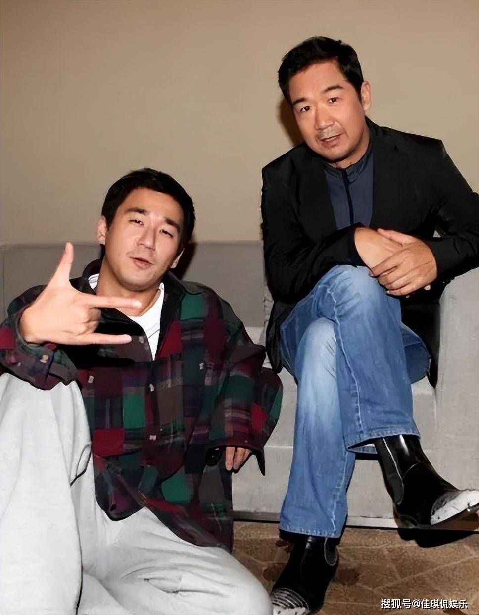 没了学历这道门槛,张国立就用自己的资源让儿子拍戏,并且片酬也不低.