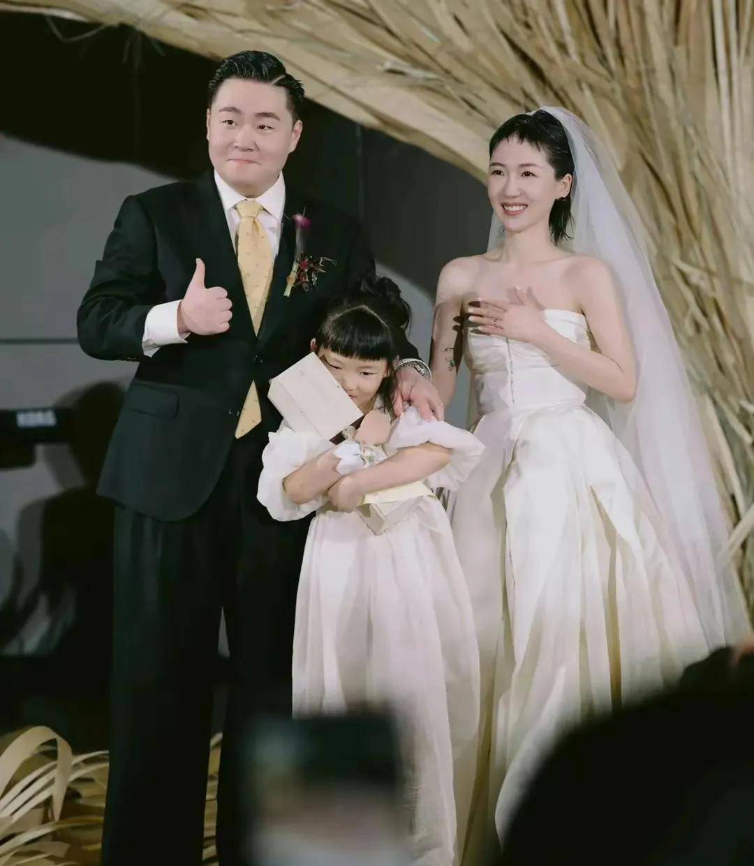 曝郝劭文能扛事,身家千万曾被父母败光也原谅,大二还辍学养家_林宁