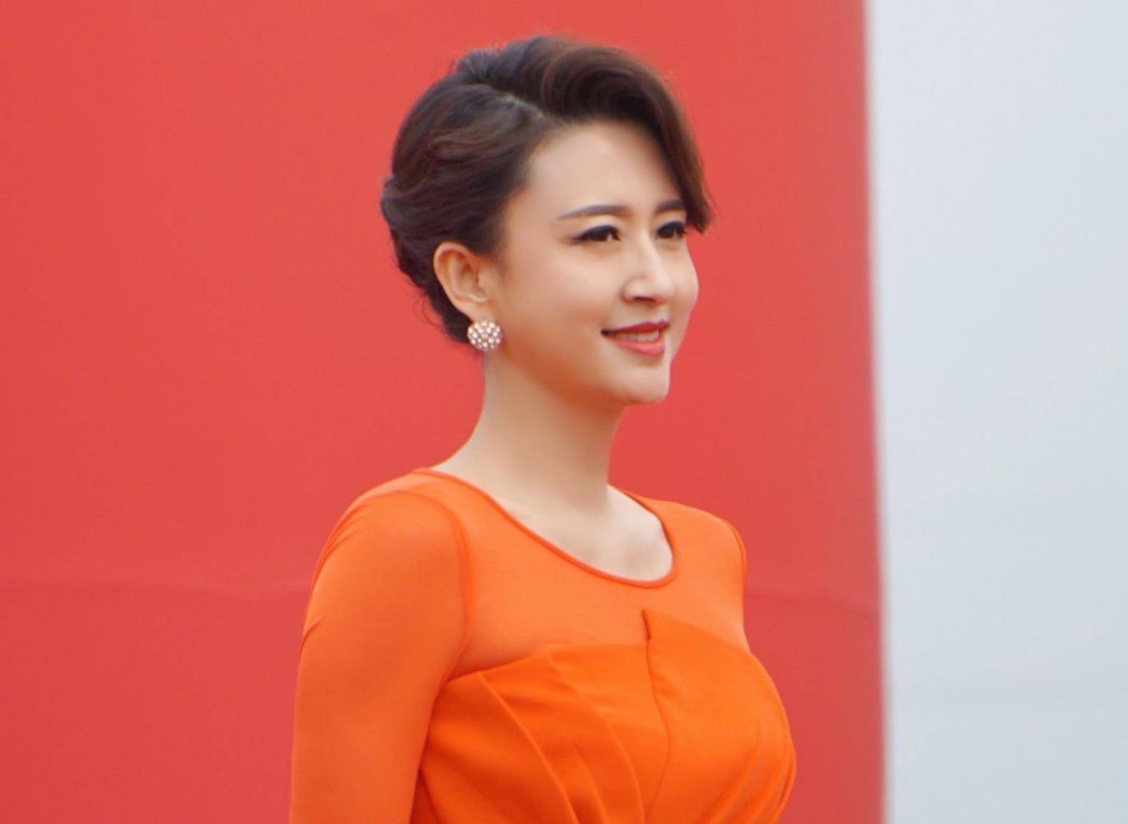 失去央视主持人的光环,张蕾发展不被看好_观众_离开_对比