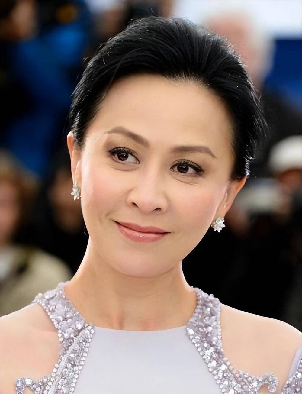 首先,对事件的主人公——刘嘉玲,要做一个简单的介绍.