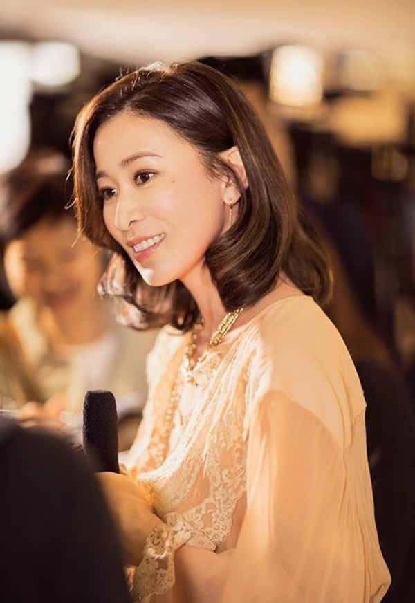方中信,陈锦鸿,林家栋,还有和陈豪,张智霖也传过绯闻,和经纪人陈早茵